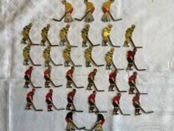 Tradera Sällsynta gamla Ishockeyspelare i plåt (29st)> Øvrigt Samlerlegetøj