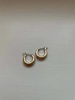 Tradera Små guldfärgade hoopörhängen hoop earrings> Øreringe