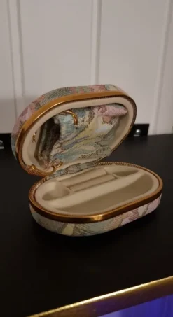 Tradera Smyckesförvaring - Smyckeskrin - Vintage - Charming, Jewel case> Smykkeskrin & -opbevaring