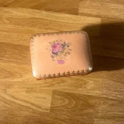 Tradera Smyckeskrin med blommor> Smykketilbehør