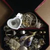 Tradera Smyckespaket, dödsbo, osorterat, arvegods, smyckes fynd, fyndlåda, vintage> Andre Smykker