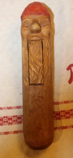 Sale SNIDAD TOMTE SOM NÖTKNÄPPARE, NÖTKNÄCKARE. SIGNERAD. Kuriosa