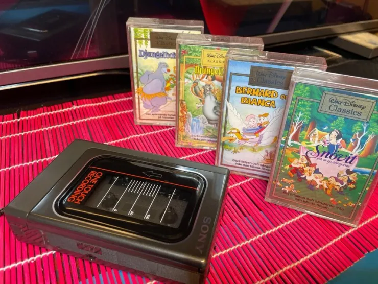 Tradera Sony Cassette-Corder TCM-13 med Disney-kassetter| Transportabelt
