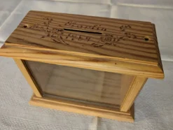 Tradera Sparbössa i trä och glas - Martin 1984> Sparebøsser