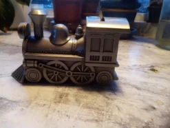 Tradera Sparbössa lok i metall> Sparebøsser