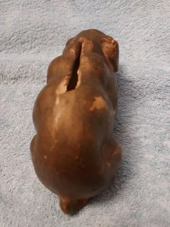 Tradera sparbössa SPARGRIS Antik längd 14 cm !> Sparebøsser