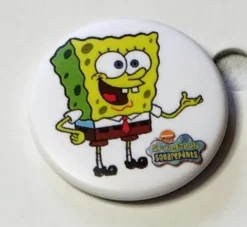 Shop SPONGEBOB. Badge , nålmärke diameter 32mm Stofmærker & Pins