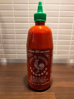 Tradera Sriracha originalet tuppen stor flaska 793 gram| Kaffe & Te