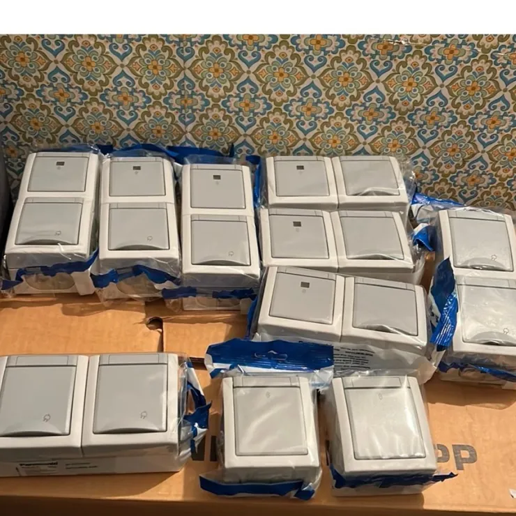 Store 10st Elparti Panasonic vägguttag och strömbrytare IP54 El-installation
