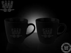 Tradera 2st svarta kaffemuggar SAAB. Nya!| Veteranbiler Fra Før 1990
