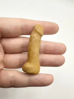 Tradera Sten Skulptur. Gul Jaspis. Fallos, Penis.> Ædelsten