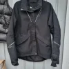 Tradera Stierna svart ridjacka, storlek L- XL (DAM) lite defekt blixtlås> Ridning Og Ridesport
