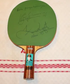 Tradera STIGA RACKET. SIGNERAT AV KJELL JOHANSSON OCH STELLAN BENGTSSON 1973. RARITET> Bordtennis