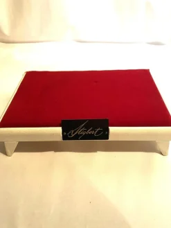 Tradera Stigbert smycke ställ från -50talet.Trä-sammet. Storlek: 25,5X17,5cm.Toppskick> Smykkeskrin & -opbevaring