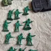 Tradera Stort set med leksakssoldater, fortifikationsdel och actionfigur| Militærlegetøj