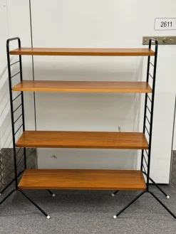 Tradera Stringhylla, golvmodell i teak, 50-60 tal.| Møbler