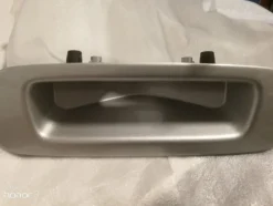 Tradera Suzuki Swift baklucka handtag nr 82850-63JA0-Z2S| Autodele & Reservedele