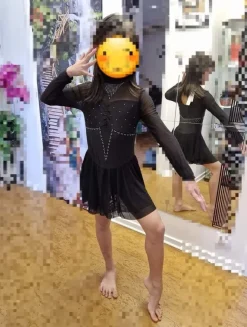 Tradera svart konståkning tävlingsdräkt klänning competition figure skating dress> Kunstskøjteløb