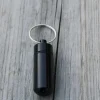 Tradera Svart pillerbox med nyckelring i aluminium, pillerburk för medicin| Rejsetilbehør