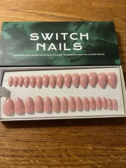 Tradera Switch Nails Make Me Blush Almond/Short> Manicure, Hånd- & Fodpleje