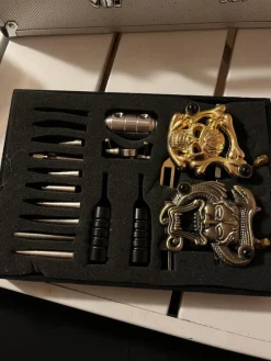 Tradera Tatuageutrustning i aluminiumväska| Tatovering