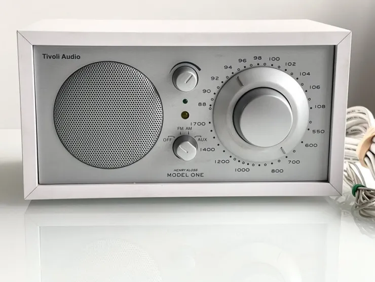 Tradera TIVOLI AUDIO ” MODEL ONE ” RADIO| Transportabelt