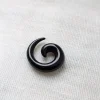 Tradera Töjning | svart spiral (8 mm)> Piercinger