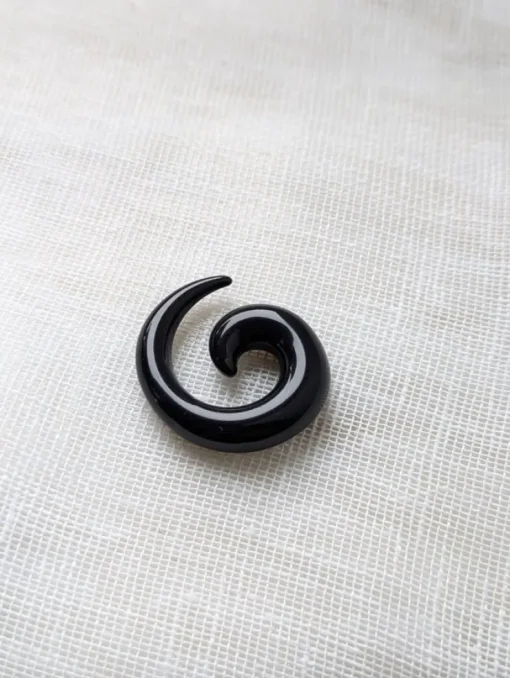 Tradera Töjning | svart spiral (8 mm)> Piercinger