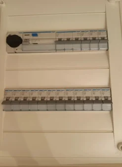 Sale Toppmatad ny Hager elcentral El-installation