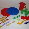 Tradera TUPPERWARE Set bakning och tillbehör till barn inkl kavlar i trä| Tupperware