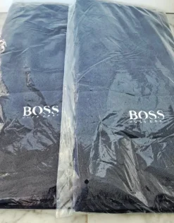 Tradera Två (2) stycken nya Hugo Boss dusch/badmattor, mörkblå| Boligtekstiler