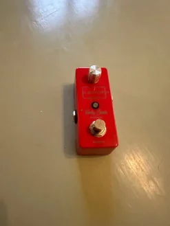 Tradera Två effektlådor: Mini looper och Artec Vintage Tremolo| Studie- & Sceneudstyr