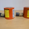 Tradera Två stycken SPX Power Team 20 ton hydrauliska domkrafter RSS202 Model B| Biltilbehør
