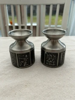 Outlet Två tennljushållare med medeltida motiv Kongetinn Pewter Tin & Messing