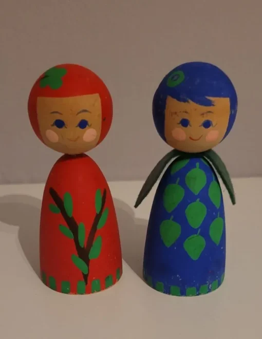 Sale Två trädockor blåbärflicka & lingonflicka Borås hemslöjd Kunsthåndværk