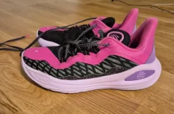 Tradera Under Armour Basketbollskor, Rosa / Storlek 38,5. Basketskor. 24 cm.> Basket