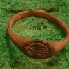 New Urgammal vackert brons ring med prynad Da:19mm Vikt:1,71gr. Arkæologi
