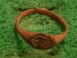 New Urgammal vackert brons ring med prynad Da:19mm Vikt:1,71gr. Arkæologi