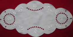 Online UTSÖKT GAMMAL AVLÅNG DUK MED ENGELSKT BRODERI PÅ LINNE 56X27,5CM Tekstiler
