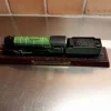 Tradera V2 Green Arrow Lokomotiv Modell> Jernbane- & Sporvogns-memorabilia