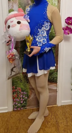 Tradera Vacker blå konståkning klänning competition dress figure skating> Kunstskøjteløb