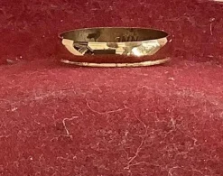 Tradera Vacker ring i mässing stl 17, billigare form av vigselring förlovningsring 1854)> Ringe