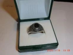 Tradera VACKER RING SILVER rubin SKOLRING 1979 JOHNSON HIGH> Ringe