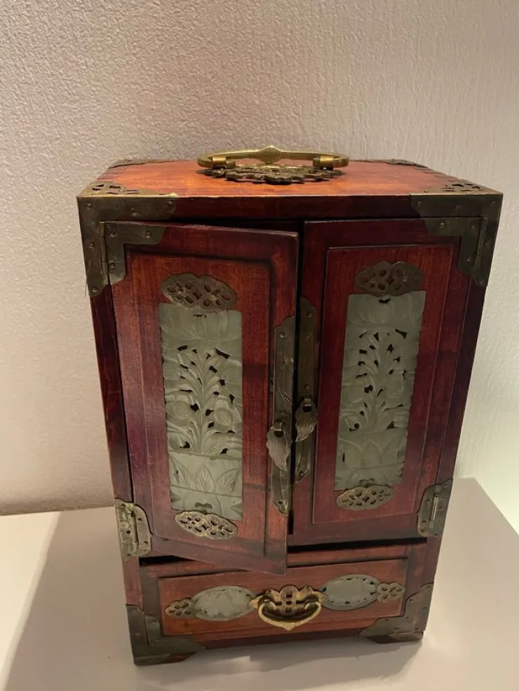 Tradera Vackert Smyckeskrin med Intricate Detaljer> Smykkeskrin & -opbevaring