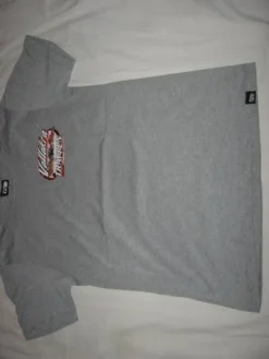 Tradera VALLÅKRA TRÄFFEN 2013 SMALL (AKAMA T-SHIRT) OANVÄND> Herretøj