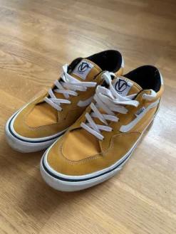 Tradera Vans - Senapsgul - strl. 45 (1kr!)> Herresko