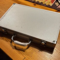 Tradera Vapenrengöringsset i aluminiumväska> Skydning