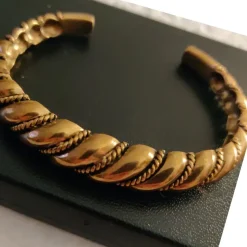 Store Vikingatida stelt armband i brons 90talet gediget hantverk från Bengt Hallberg Arkæologi