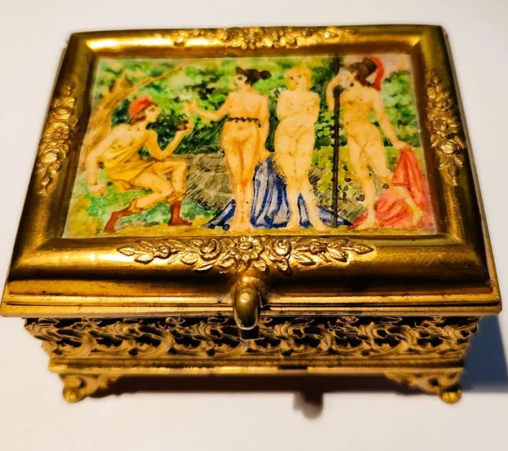 Tradera Vintage Gold-Tone Trinket Box with Classical Roman Scene> Smykkeskrin & -opbevaring