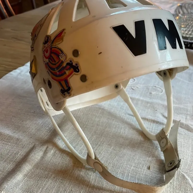 Tradera Vintage Jofa VM hockeyhjälm med coola dekaler> Hockey & Skøjter
